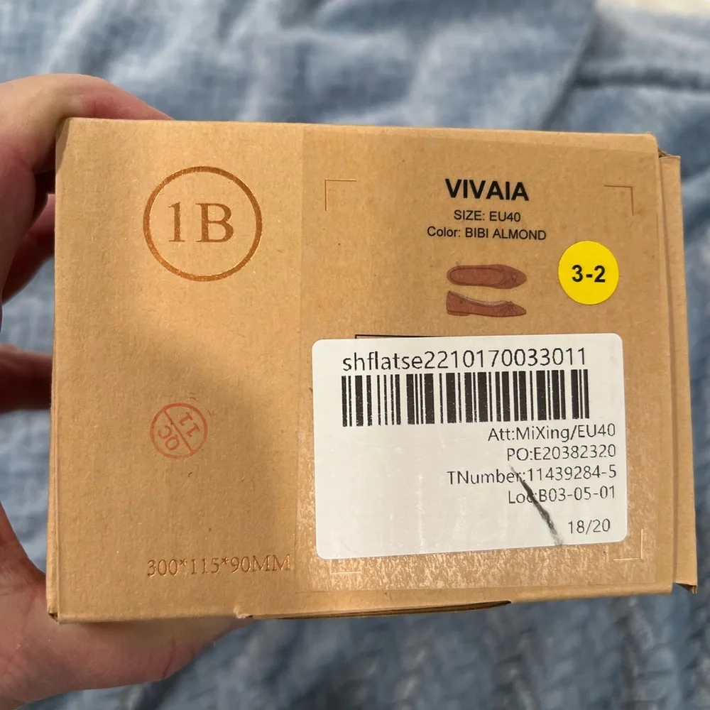 Stylish Beige Women's Flats - Picture 4 of 10